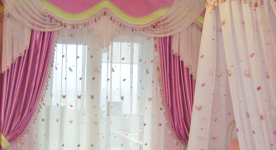Классические шторы в детскую спальню с балдахином